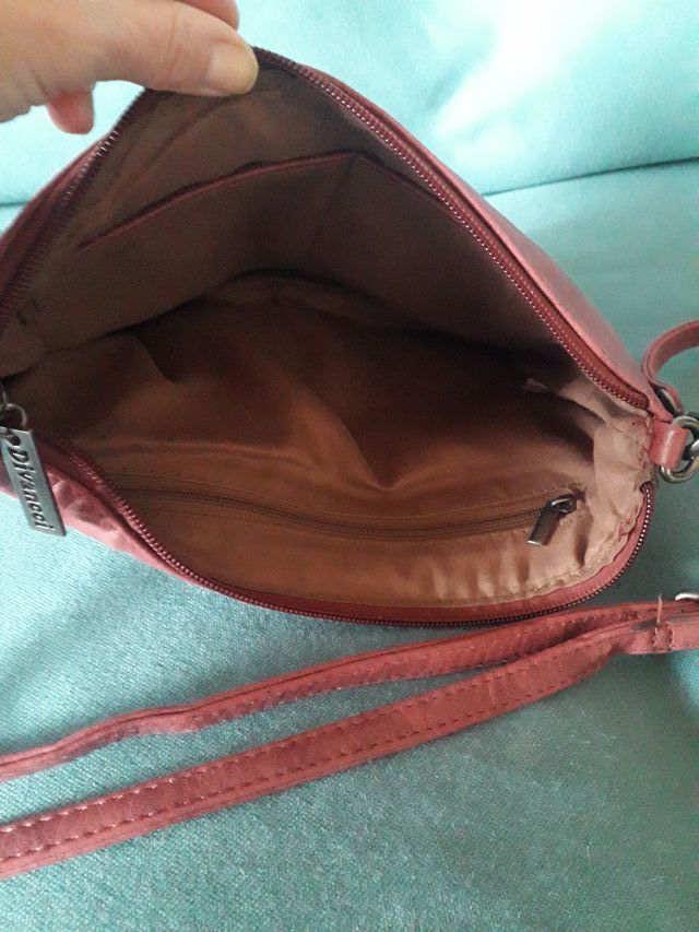 Bolso bandolera burdeos con estrellas plateadas