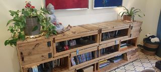 Mueble de madera maciza