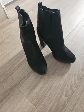 Botines negros tacón 9cm (1 puesta)