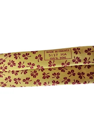 Corbata Hermès con Tréboles Rojos