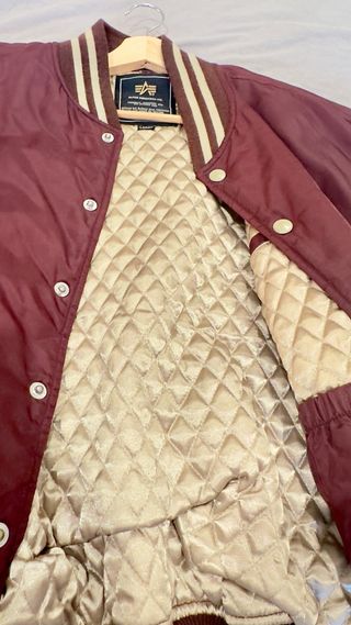 Cazadora Alpha Industries Roja y Beige