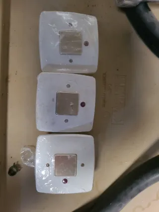 3 Interruptores Blancos