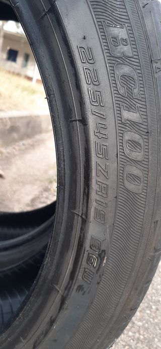 Neumáticos coche 225/45/R19 96W casi nuevos