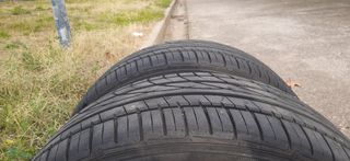 Neumáticos coche 225/45/R19 96W casi nuevos