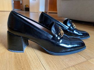 Zapatos de salón negros charol tacón