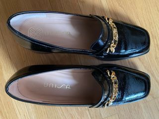 Zapatos de salón negros charol tacón