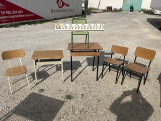 Mesas y sillas escolares vintage