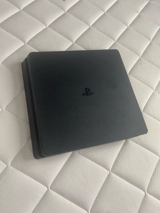 PS4 Slim Negra con Mando