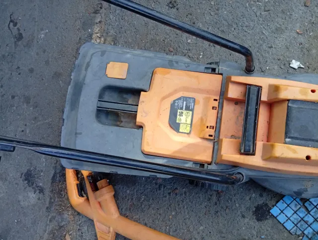 Cortacésped eléctrico FERM 300W