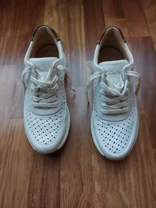 Zapatos Clarks de cordones blancos