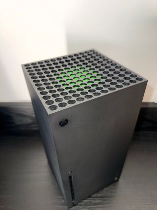 Xbox Series X completa di accessori