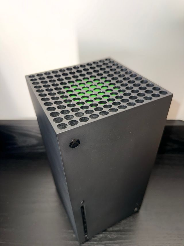 Xbox Series X completa di accessori