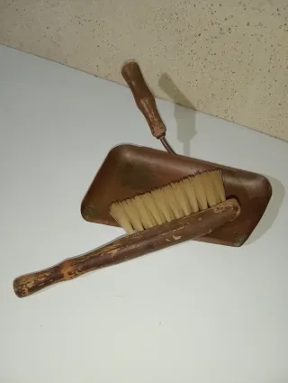 Recoge migas cobre antiguo y cepillo