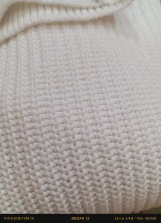 Zara, suéter de punto blanco