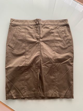 Falda caqui de mujer