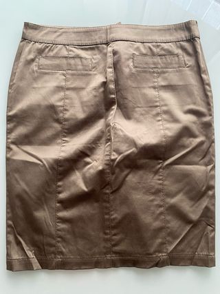 Falda caqui de mujer