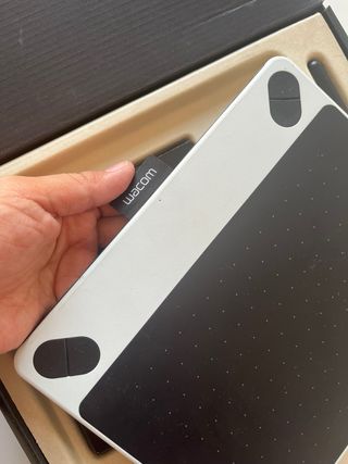 Wacom Intuos Tableta Gráfica y Lápiz