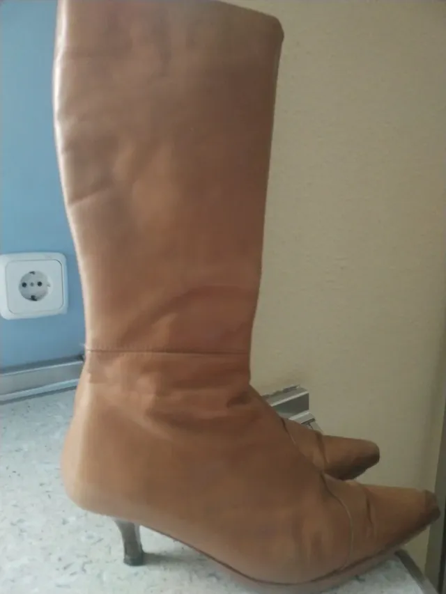 Botas de mujer negras y camel