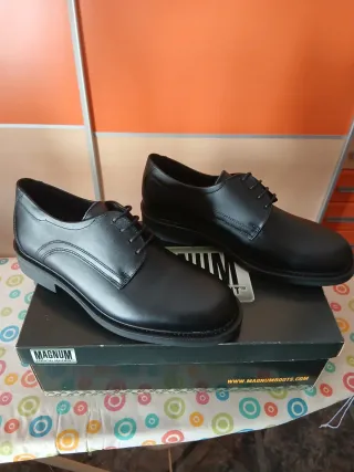 Zapatos Magnum Talla 40 Negros