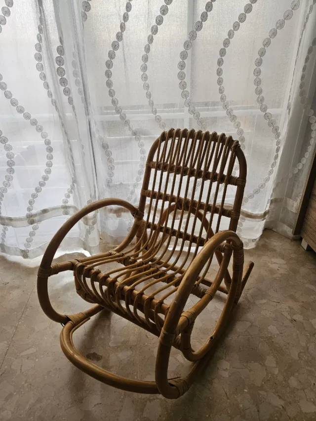 Mecedora infantil de mimbre