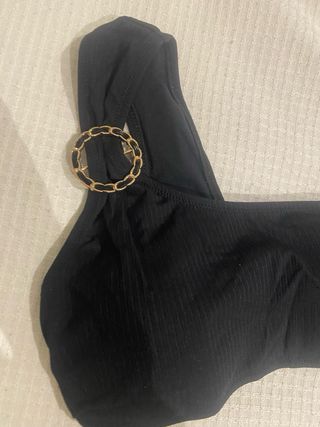 Bikini negro con estampado floral