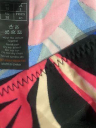 Bikini negro con estampado floral