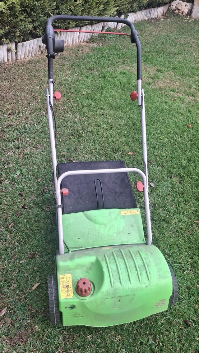 Escarificador de césped eléctrico