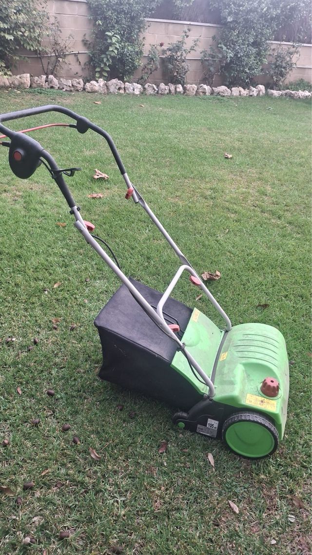 Escarificador de césped eléctrico