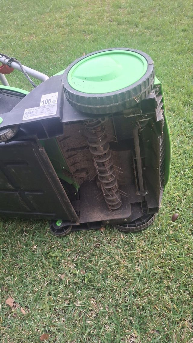 Escarificador de césped eléctrico