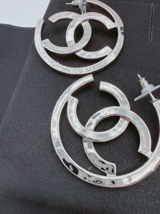 Brincos Chanel CC Prata