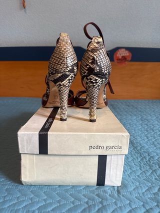 Sandalias Pedro Garcia pitón y cristales