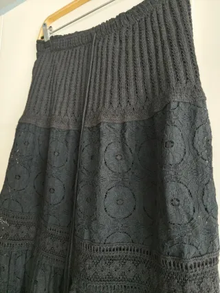 Falda larga negra de encaje