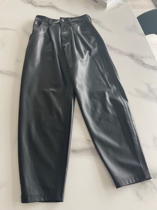 Pantalón Zara polipiel balloon T.34
