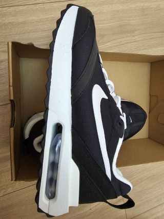 Zapatillas Nike Negras y Blancas v2