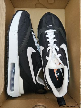 Zapatillas Nike Negras y Blancas v2