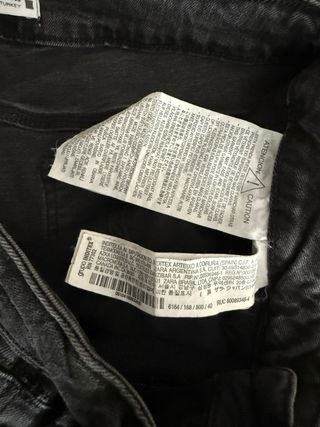 Pantalón Zara gris con tachuelas