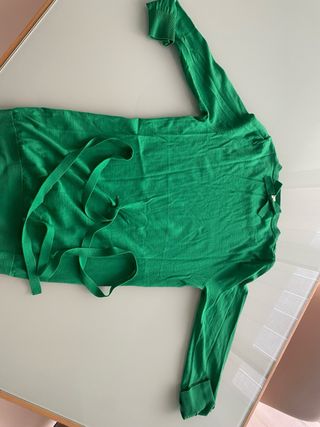 Jersey verde con cinturón