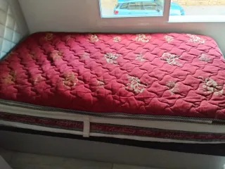 Colchón individual rojo con estampado