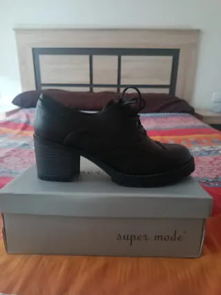 Zapatos de cordones negros talla 40