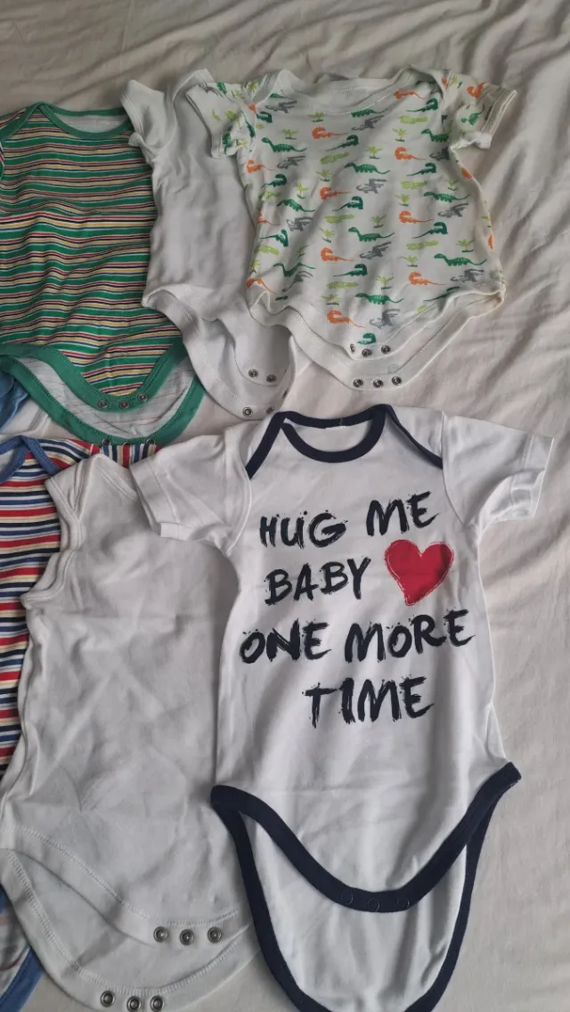 Lote 15 Bodies Manga Corta Bebé 24-36 Meses