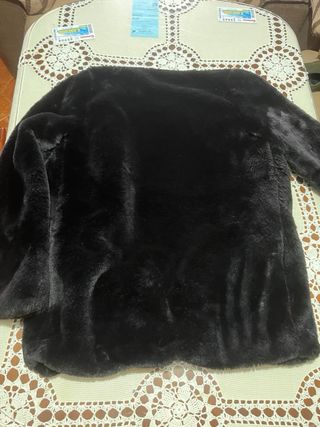 Abrigo pelo negro Stradivarius Talla S