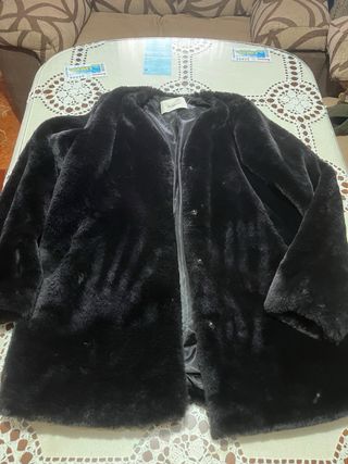 Abrigo pelo negro Stradivarius Talla S