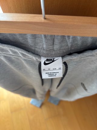 Pantalón chándal Nike gris