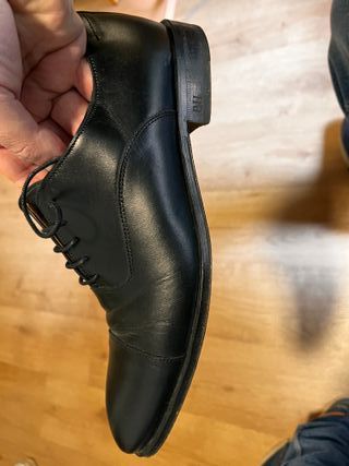 Zapatos de vestir negros talla 40. 