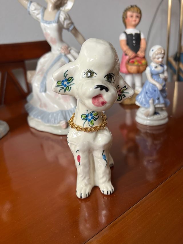 Set di figure in porcellana