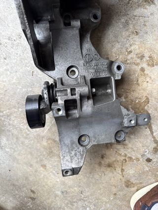 Soporte Bomba Alta VAG con tensor