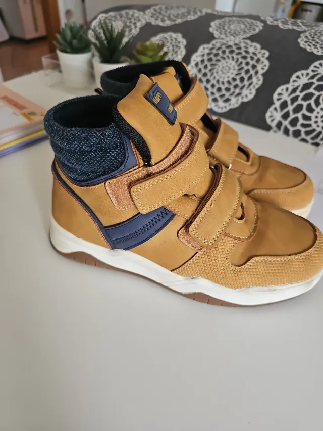 Botas deportivas niño talla 34