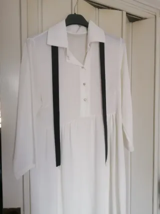 Blusa bianca con fiocco