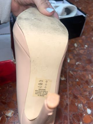 Zapatos de tacón rosa nude