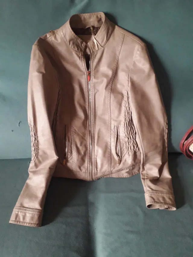 Chaqueta polipiel beige